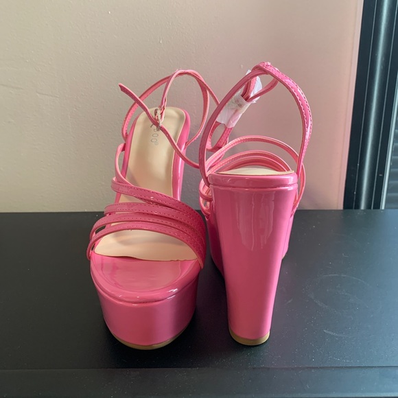 Pink strap Wedges - Picture 2 of 4